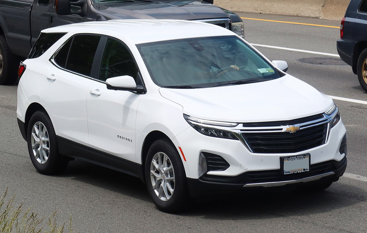 Chevrolet Equinox 2022 LT · вид спереди